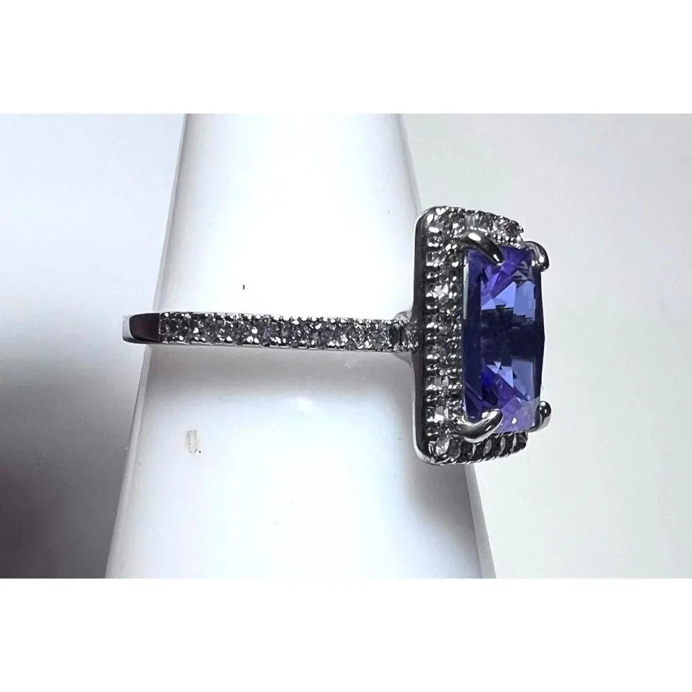Ring Bomb Party RIng, size 6, NWOT, purple main stone, silver color band - Picture 4 of 7